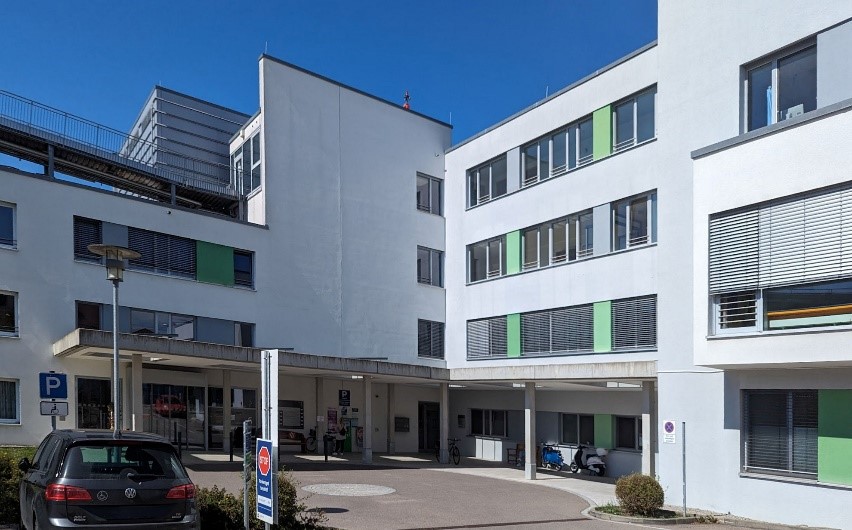 Gebäudebild Nebeneingang