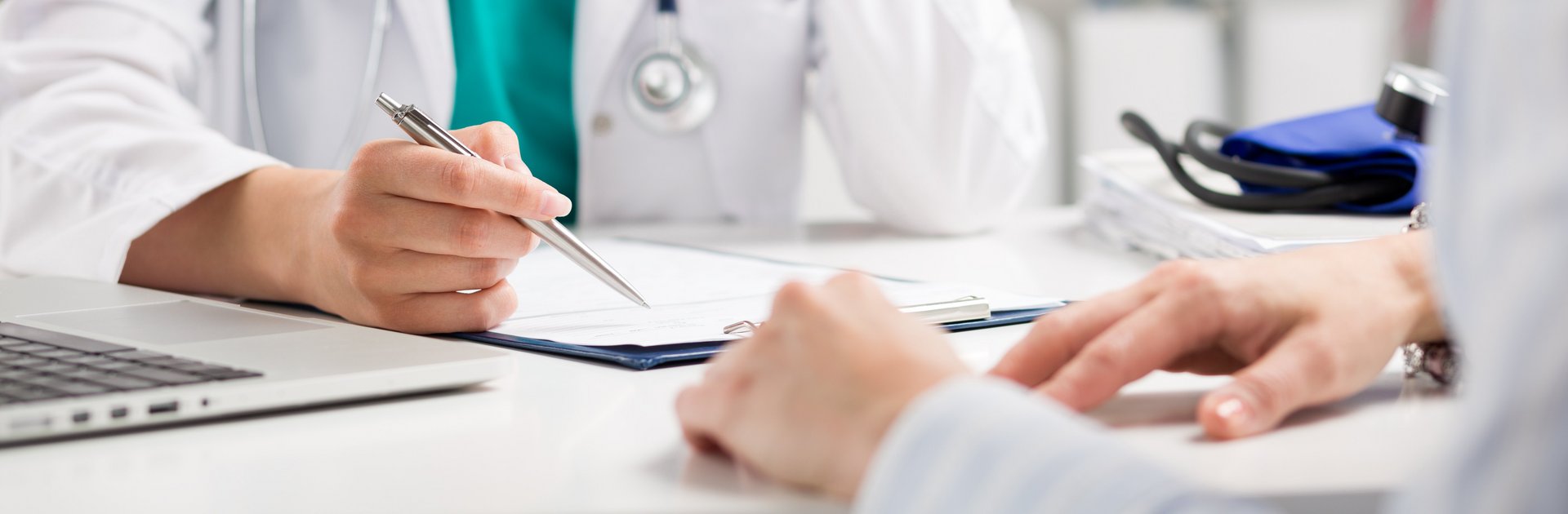 Gespräch zwischen Ärztin und Patientin