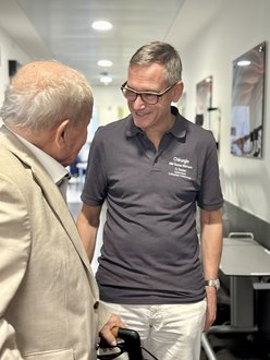 Dr. med. Gerhard Brötz, Chefarzt a.D. mit Gerd Sauter, Sektionsleiter der Unfallchirurgie