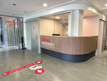 Notfalltresen im Eingangsbereich